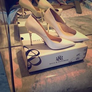 Rock and Republic White Stiletto